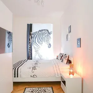  Apartamento Stylish A Few Steps From Metro
